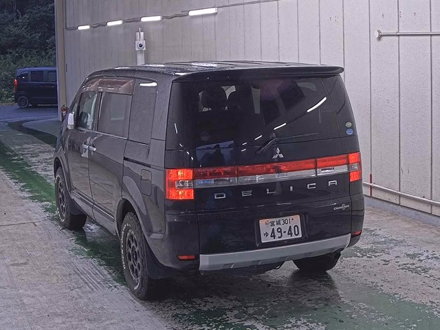 Mitsubishi Delica D:5
