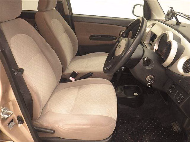 Daihatsu Mira Gino