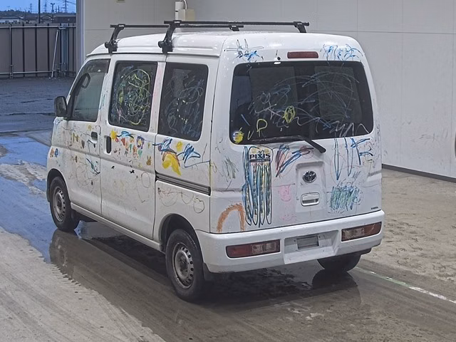 TOYOTA PIXIS VAN