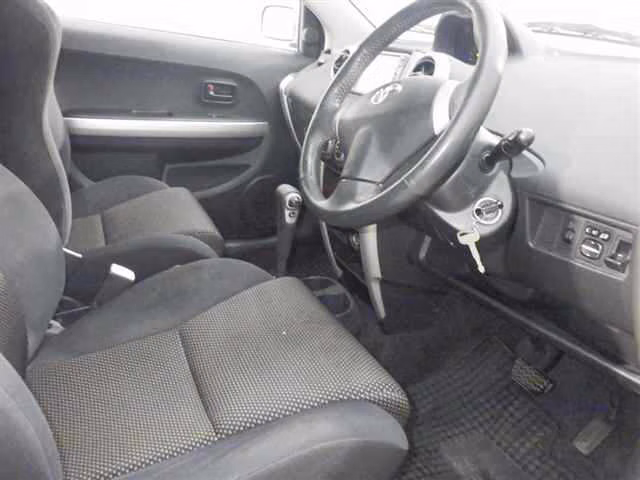 TOYOTA IST
