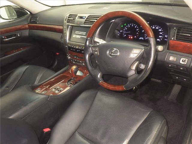 Lexus LS460