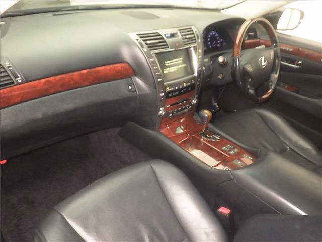 Lexus LS460