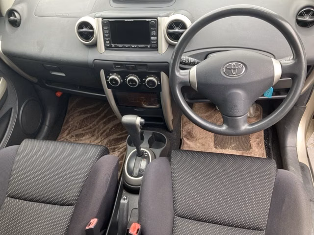 TOYOTA IST