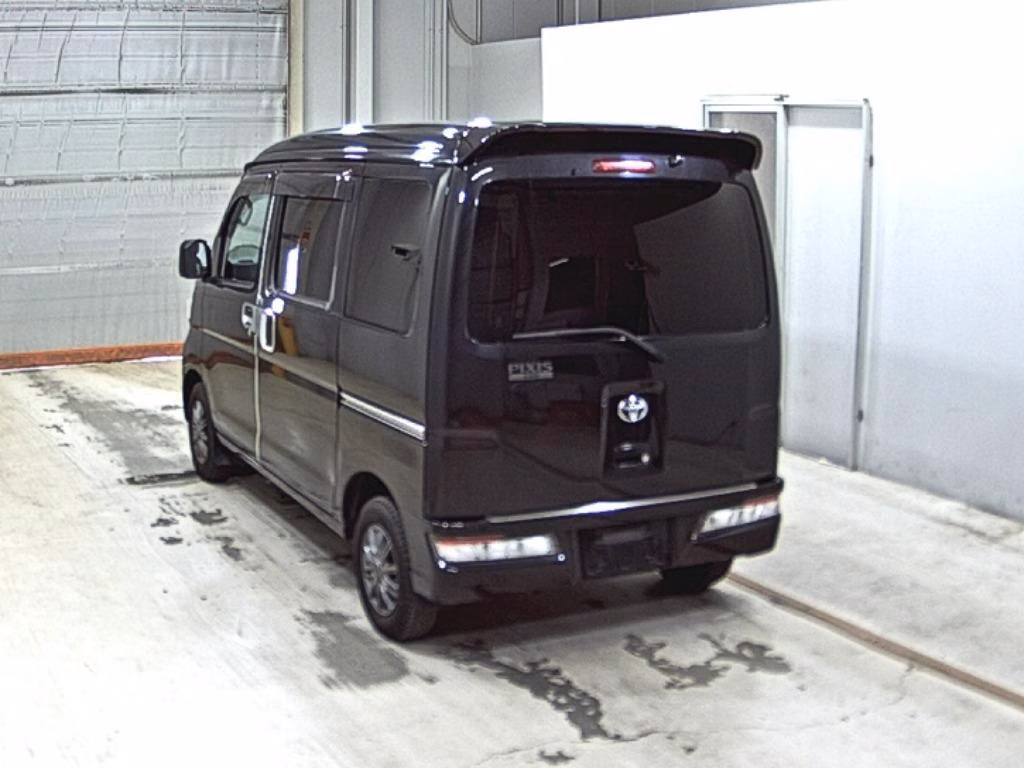 TOYOTA PIXIS VAN