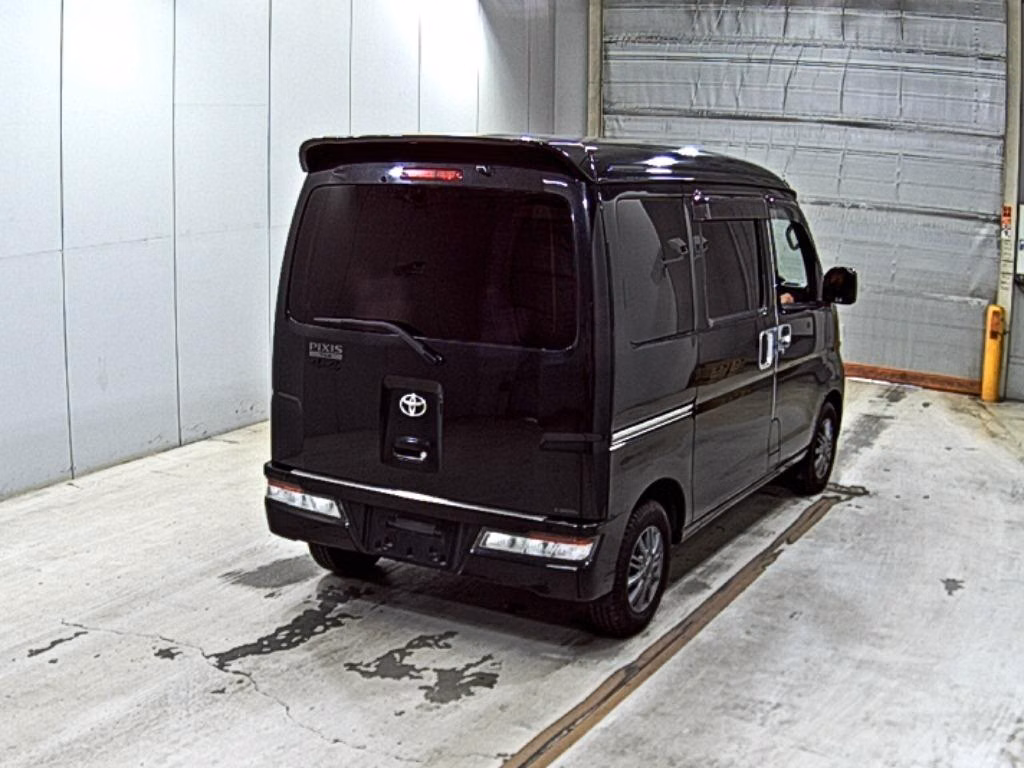 TOYOTA PIXIS VAN