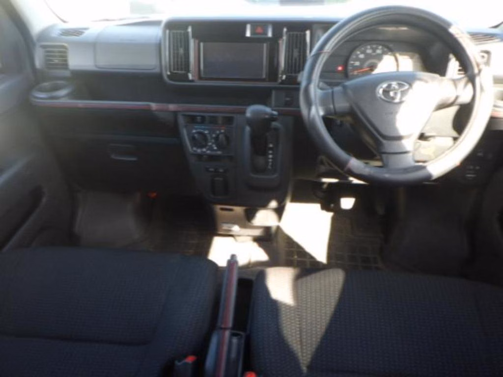 TOYOTA PIXIS VAN