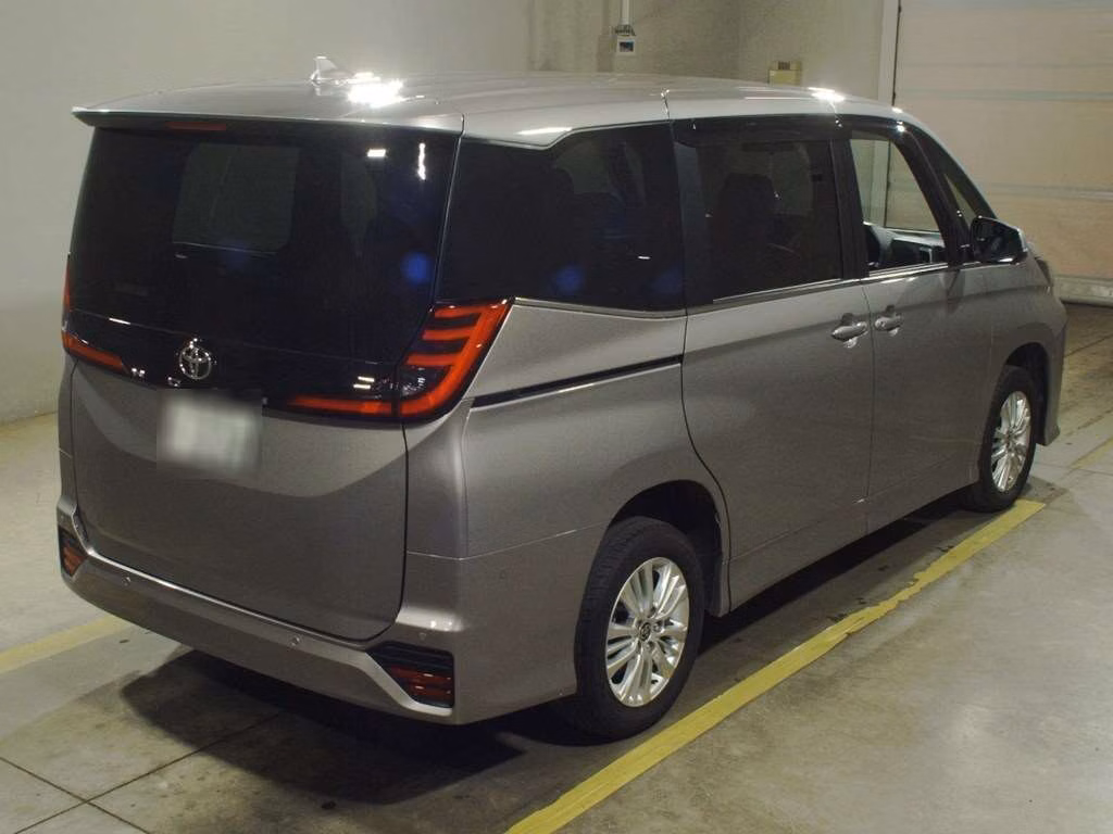 TOYOTA NOAH