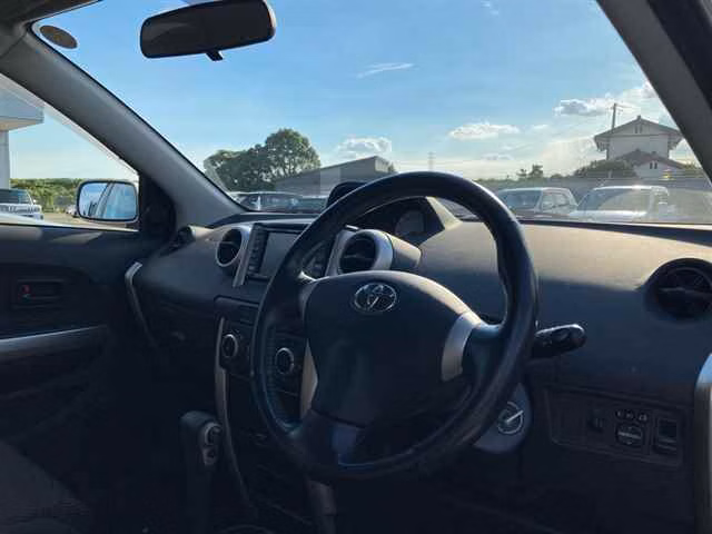 TOYOTA IST