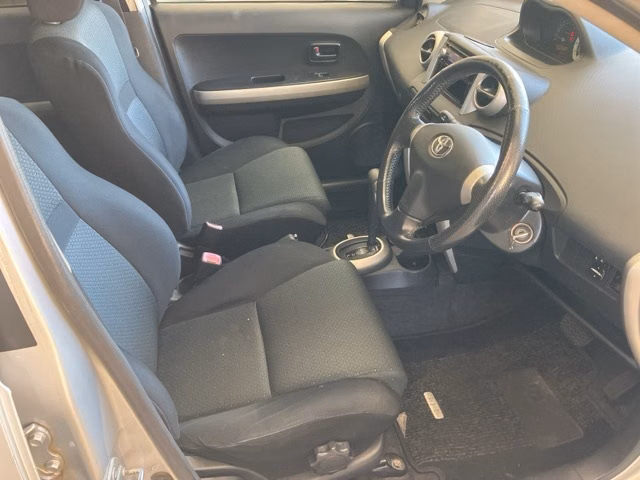 TOYOTA IST