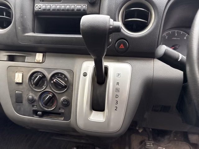 NISSAN NV350 CARAVAN