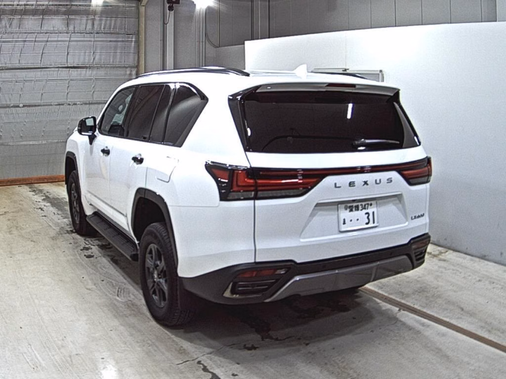 Lexus LX600