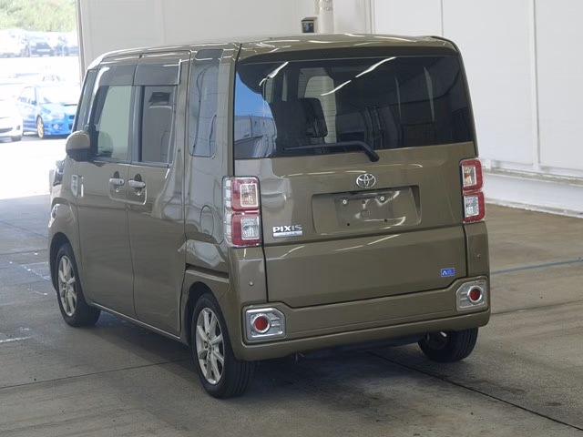 TOYOTA PIXIS MEGA