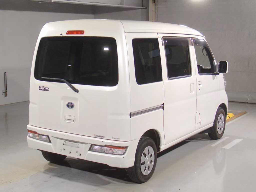 TOYOTA PIXIS VAN