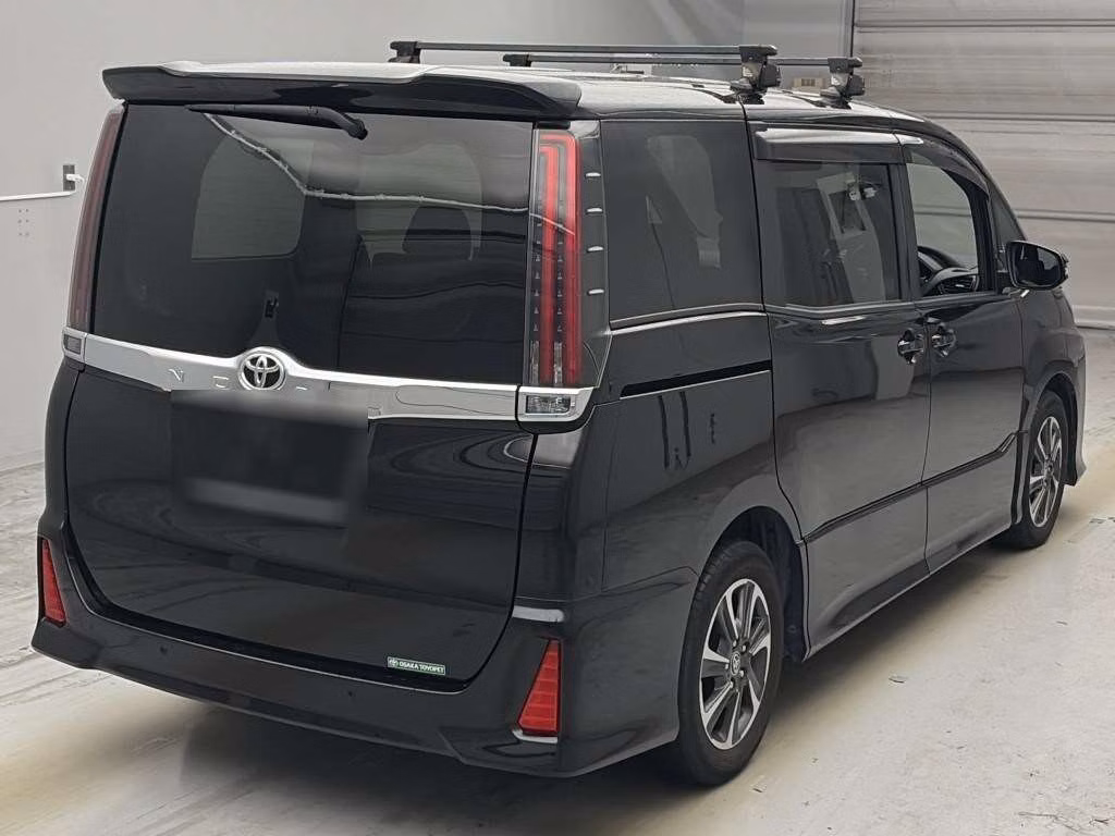 TOYOTA NOAH