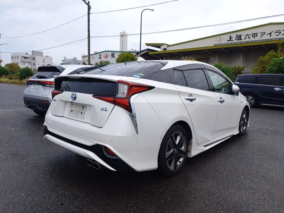 TOYOTA PRIUS
