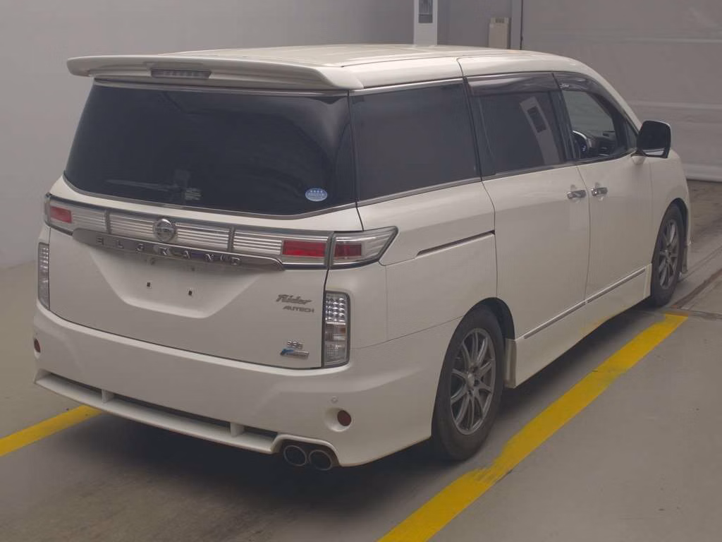 NISSAN ELGRAND