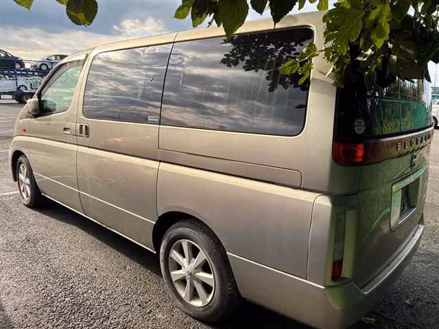 NISSAN ELGRAND