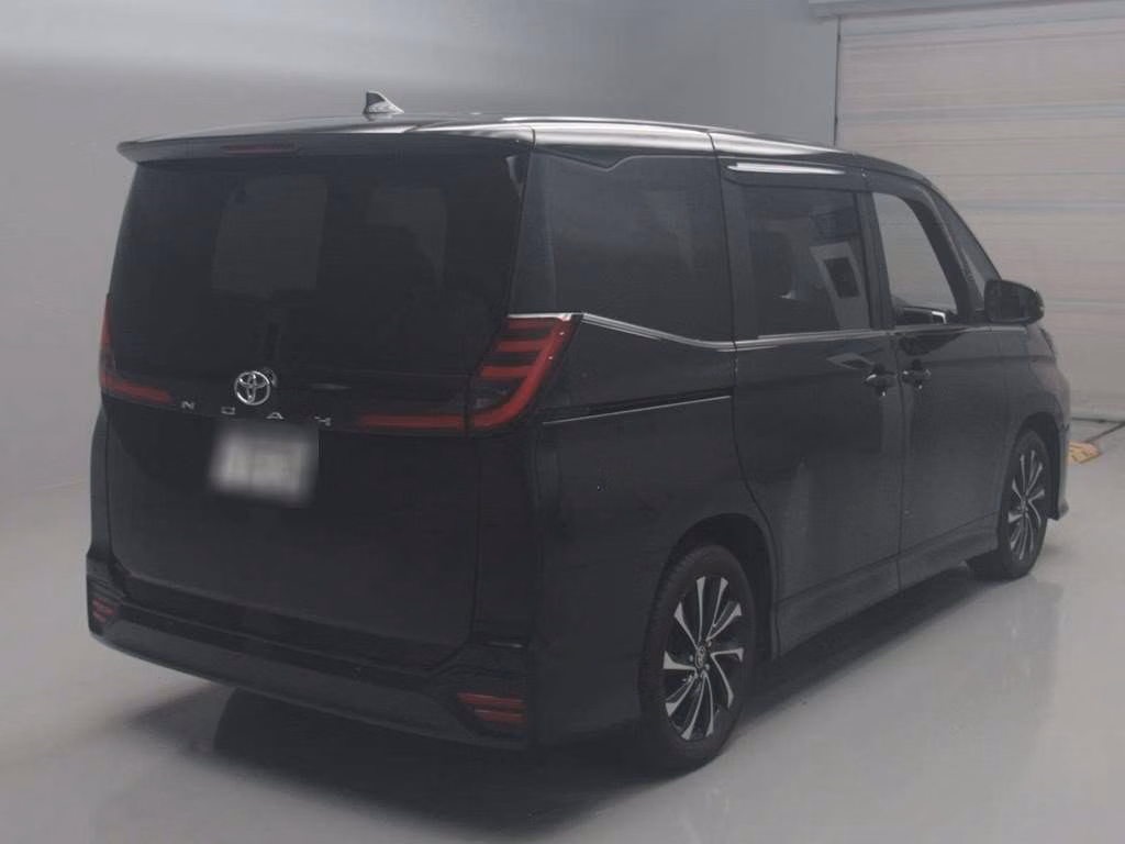 TOYOTA NOAH