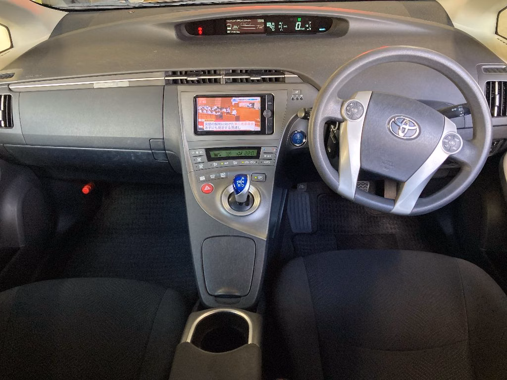 TOYOTA PRIUS