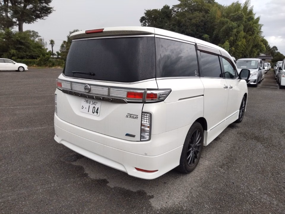NISSAN ELGRAND