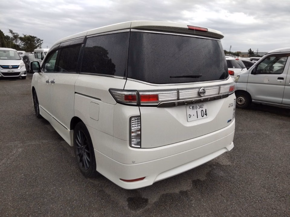 NISSAN ELGRAND