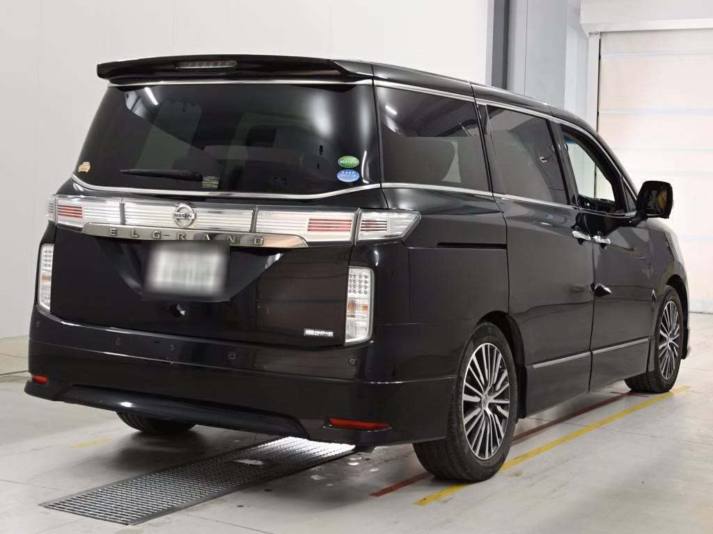 NISSAN ELGRAND