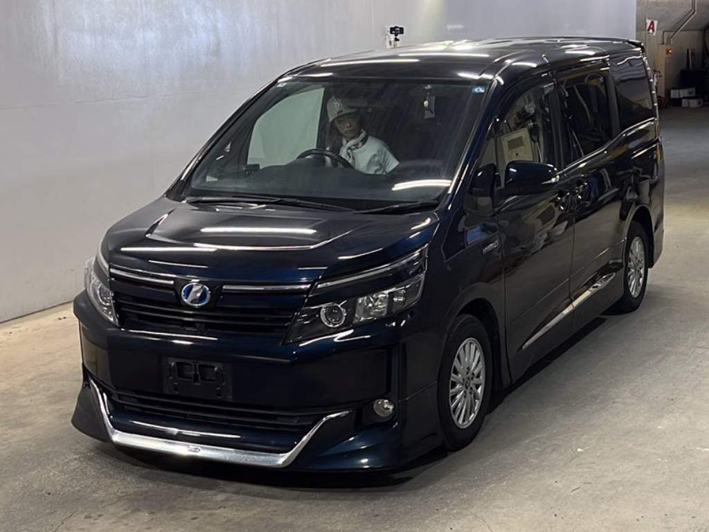 TOYOTA VOXY