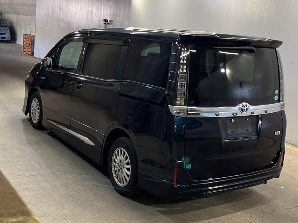 TOYOTA VOXY