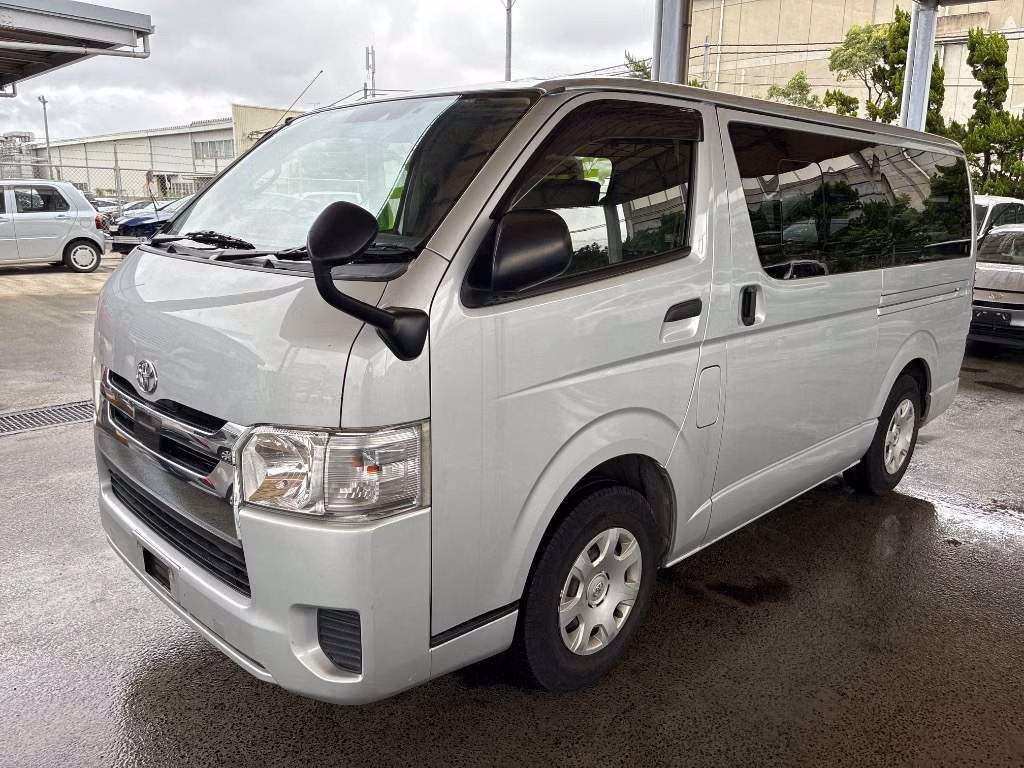 TOYOTA REGIUS ACE