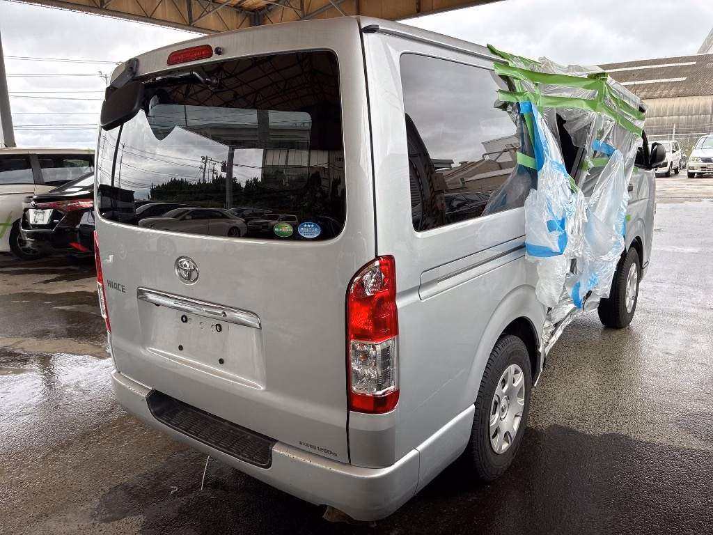TOYOTA REGIUS ACE