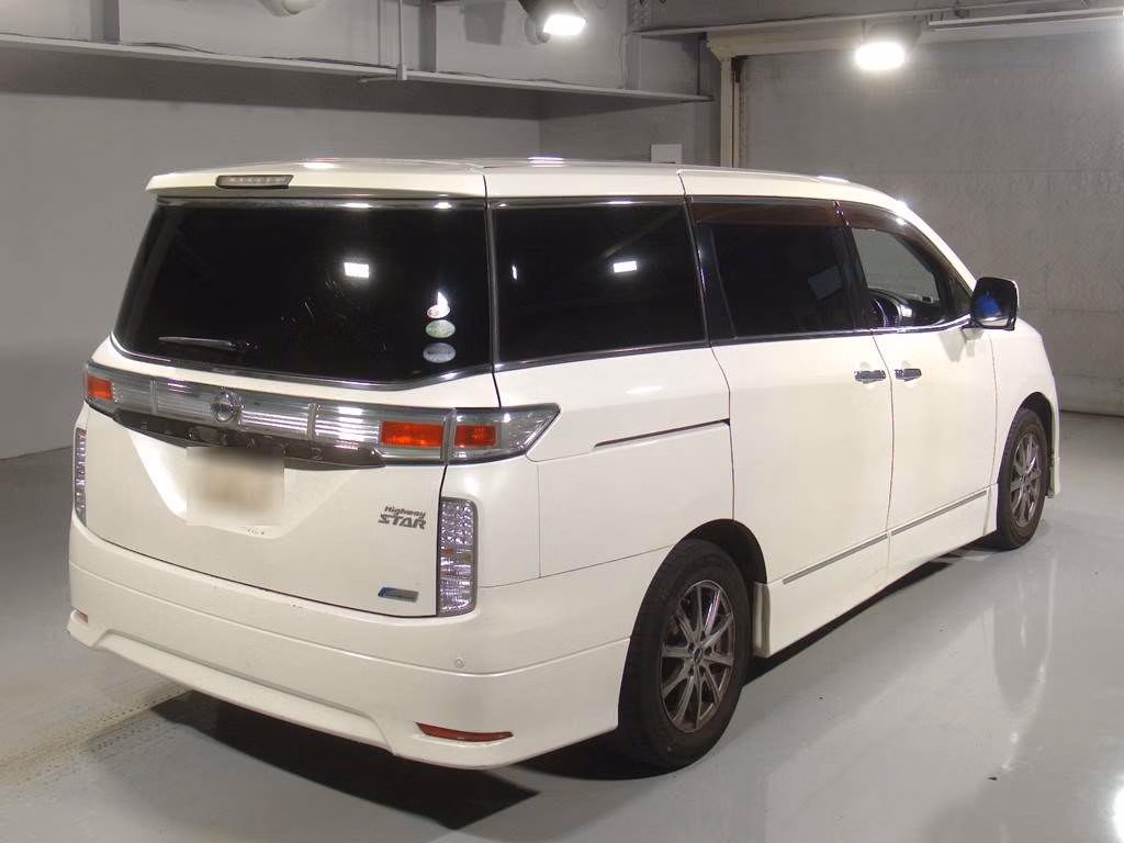 NISSAN ELGRAND