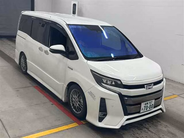 TOYOTA NOAH