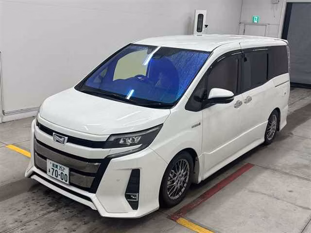 TOYOTA NOAH