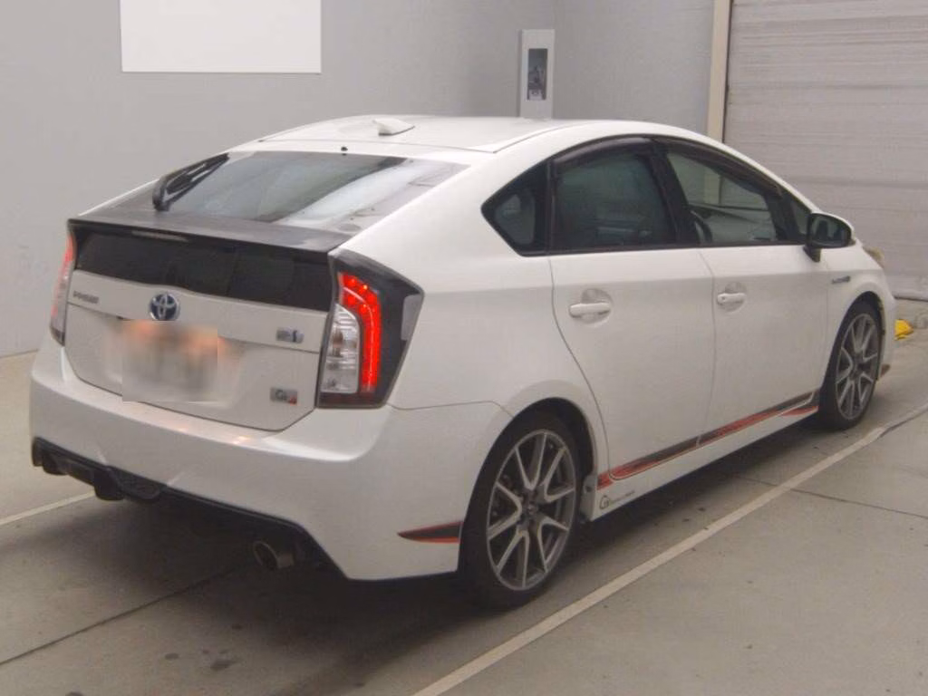 TOYOTA PRIUS