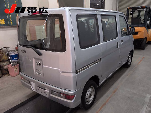 TOYOTA PIXIS VAN