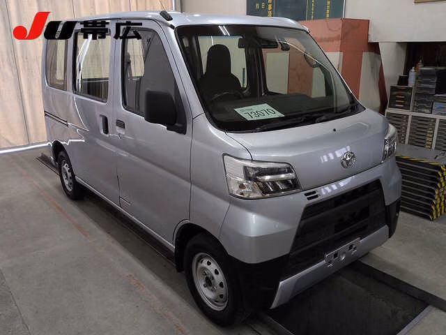 TOYOTA PIXIS VAN