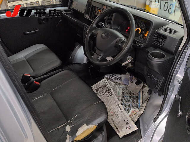 TOYOTA PIXIS VAN