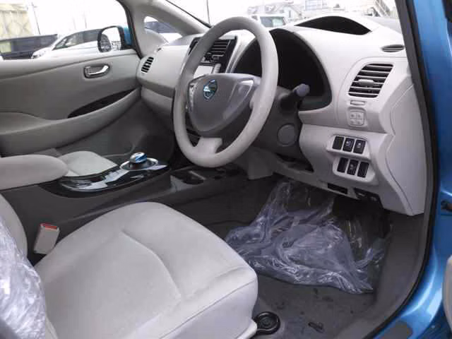 NISSAN LEAF