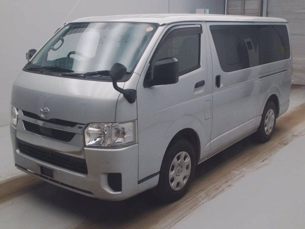 TOYOTA REGIUS ACE
