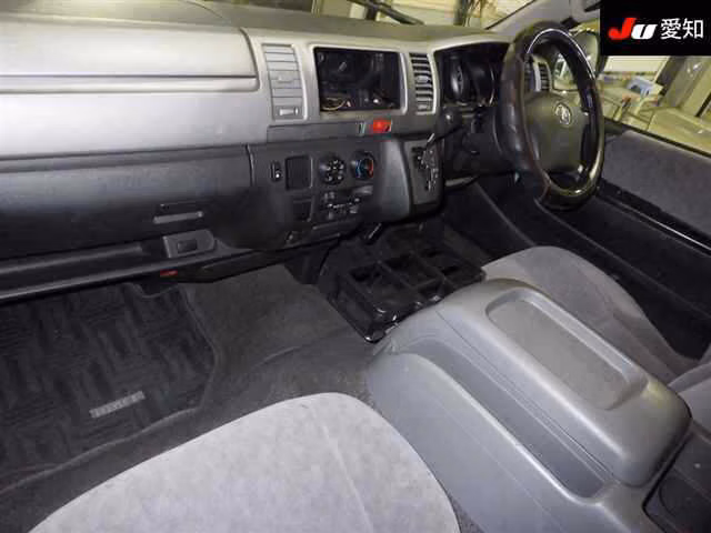 TOYOTA REGIUS ACE