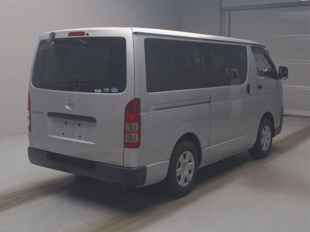 TOYOTA REGIUS ACE