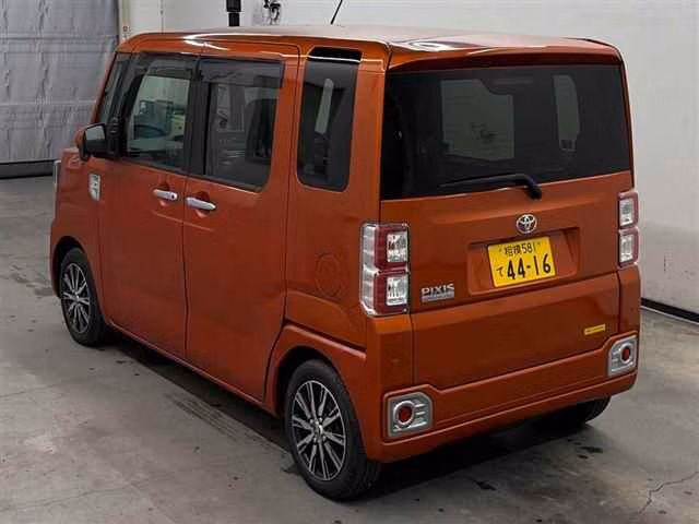 TOYOTA PIXIS MEGA