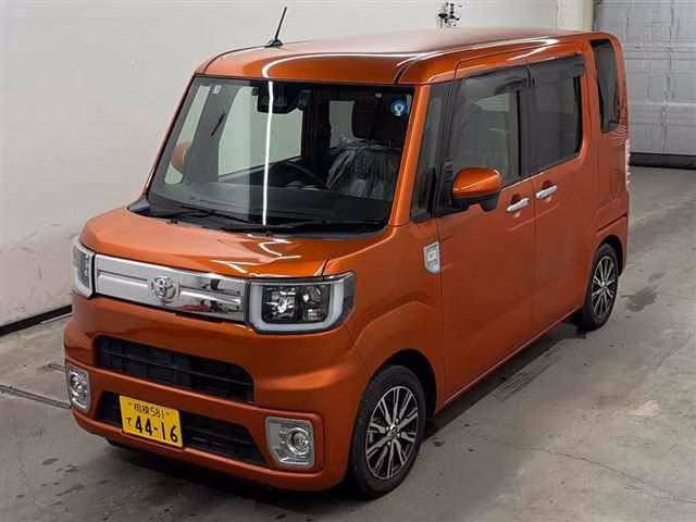 TOYOTA PIXIS MEGA