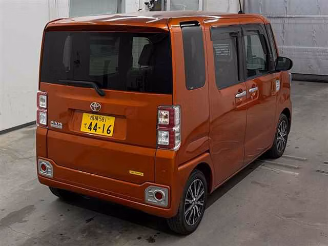 TOYOTA PIXIS MEGA