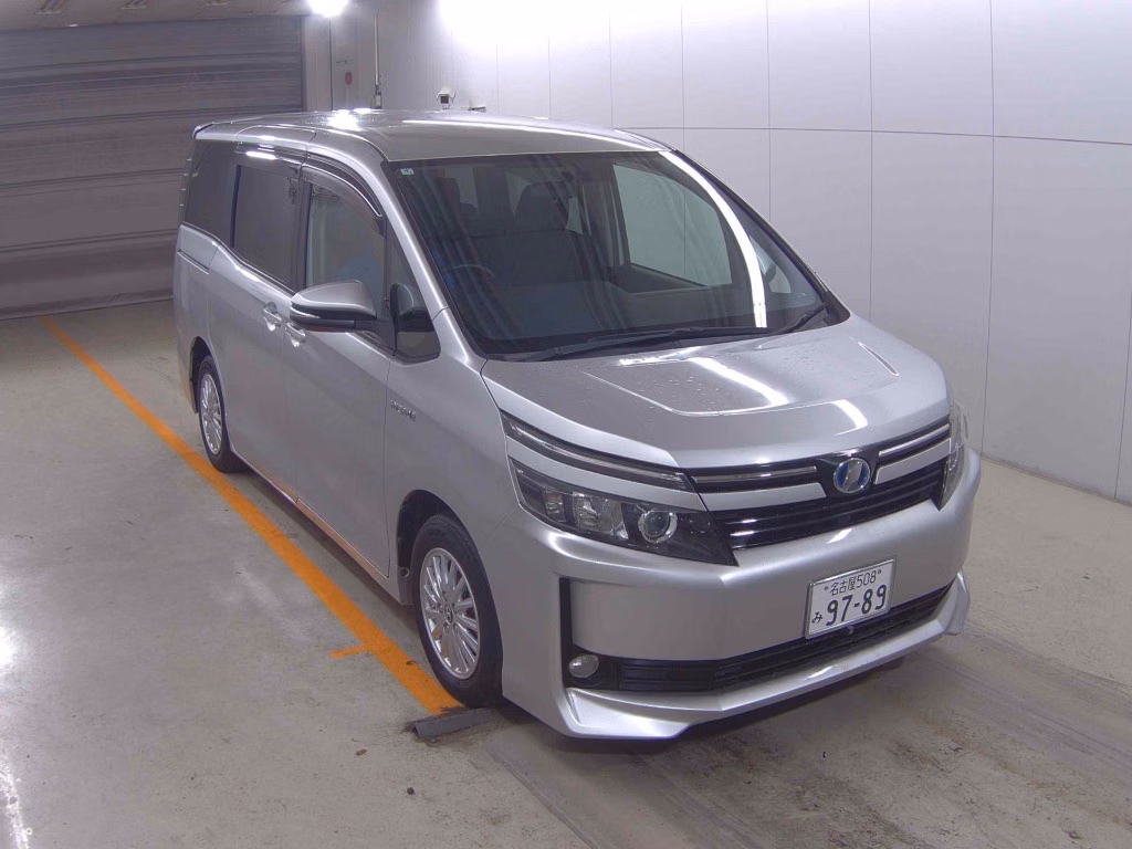 TOYOTA VOXY