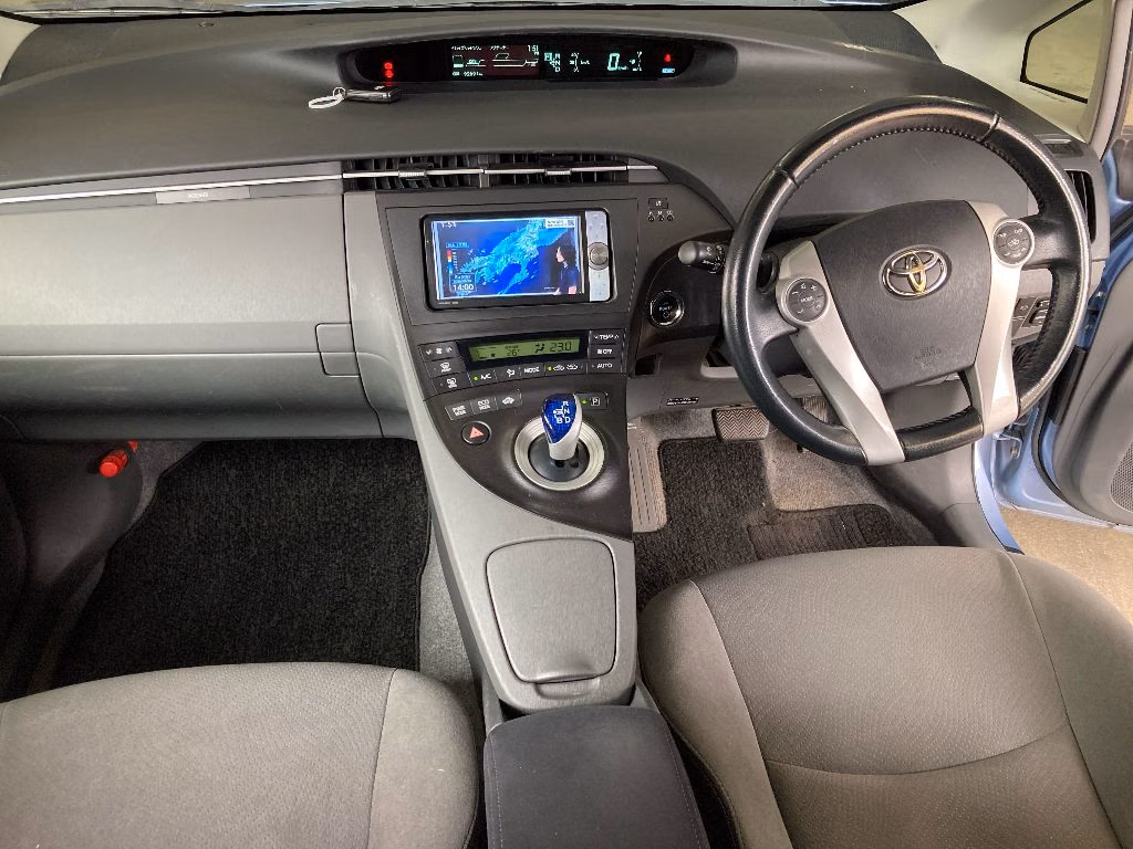 TOYOTA PRIUS