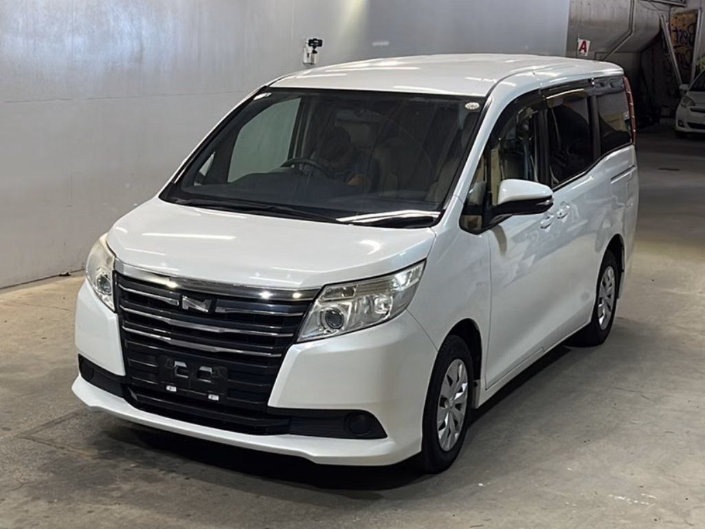 TOYOTA NOAH