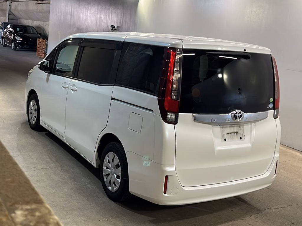 TOYOTA NOAH