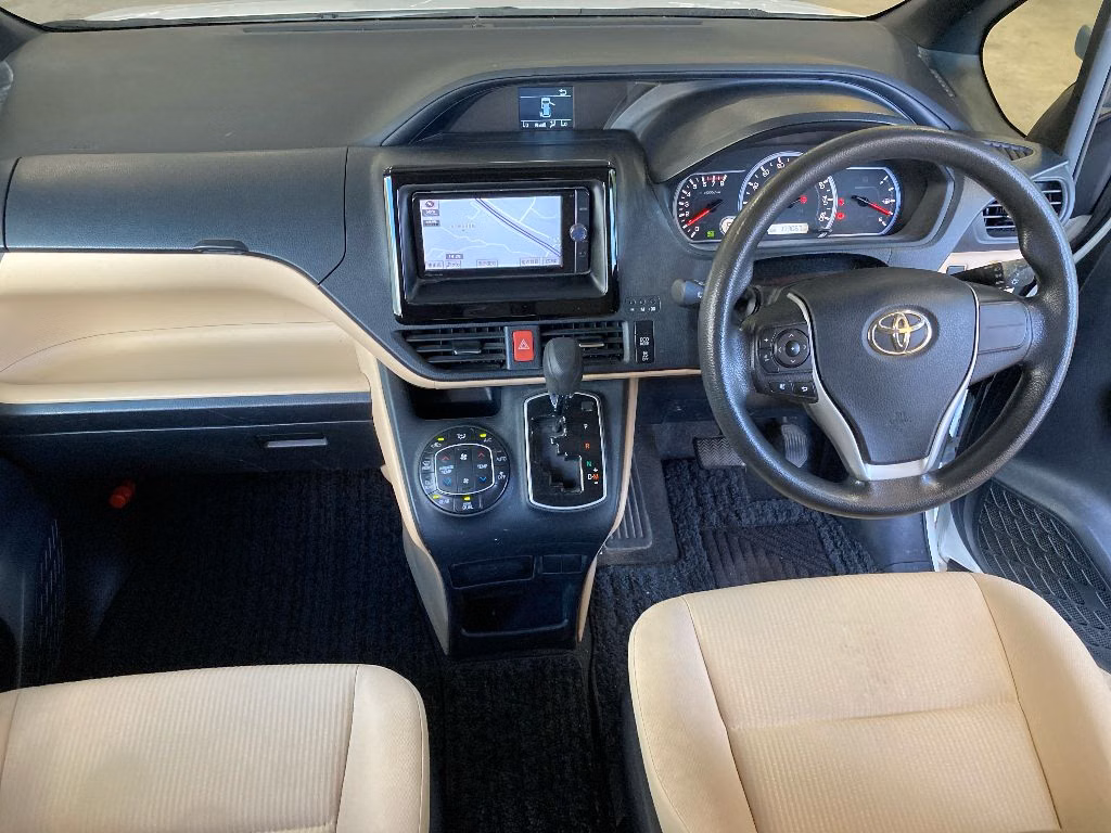 TOYOTA NOAH