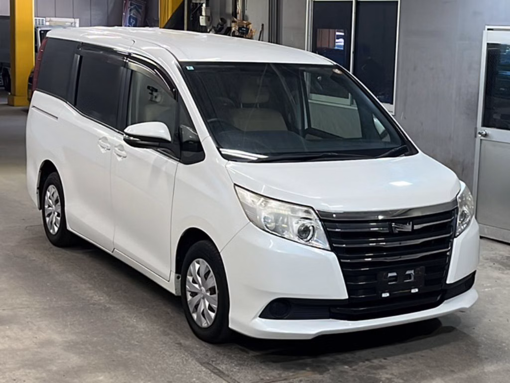 TOYOTA NOAH